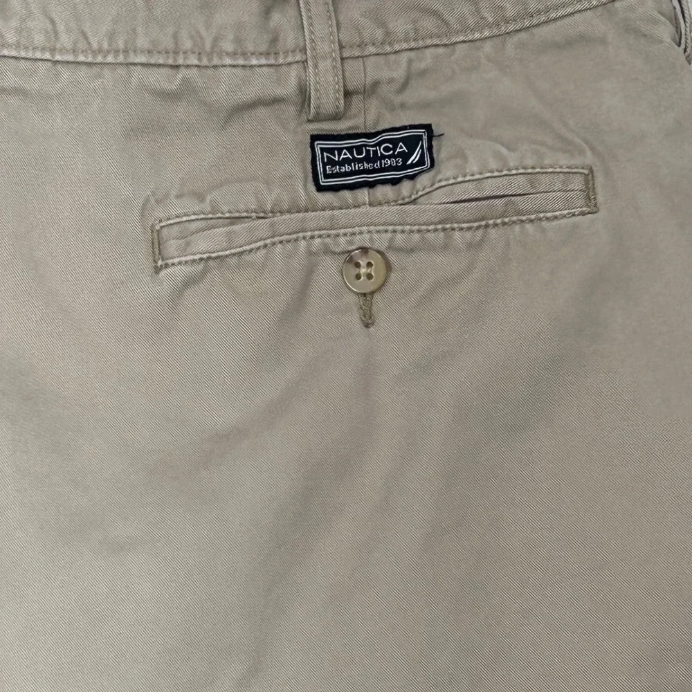 Nautica Khaki Shorts Button/Zip w/Pockets Men's Size 40W 9 Inch Inseam Read Desc